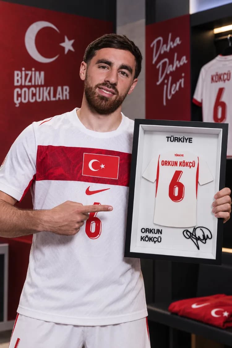 Orkun Kökçü - Türkiye Milli Takım - İmzalı Forma Çerçevesi
